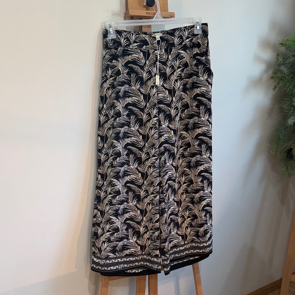 Max Studio Black and Cream Leaf Print Palazzo Pants with a leaf pattern